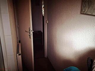 Ugh, meghajoltam és keményen megdugtak a fürdőszobában, mint egy kutyát