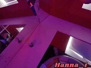 رجل عجوز ينيك راقصة شابة 18+ بقوة في نادي بري