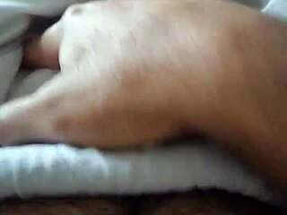 Vadul maszturbálok az ágyon!