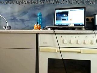 Seducing Myself with Sexydea’s Sultry Pussy Play in Wild Webcam Adventure