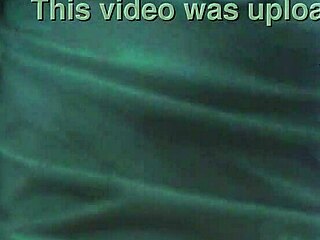 Novia cachonda con su amiga