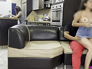 ¡Oye, me estás tocando mientras juego, eh!