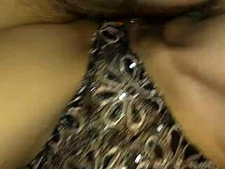 Dunne meid bij mijn vriend thuis betrapt op camera