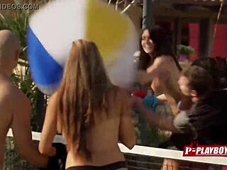 スワッピング仲間がテニスコートで野外乱交パーティー！