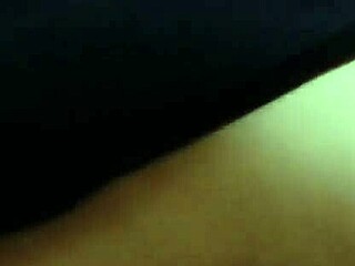 Metendo e gozando na barriga da novinha cochilando