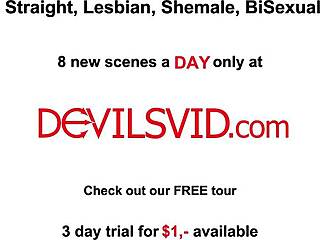 Ξανθιά Μπέιμπι Σίτερ Γδύνεται και Γαμιέται από το Αφεντικό