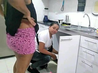 Me Siento Muy Sola Quiero Que Me Chupen El Coño No Importa Quien Sea Voy A Seducir Al Plomero Para Que Me Folle