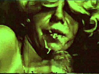 טאבו אינטרסייל וינטג' עם פנס כהה ברחובות לונדון