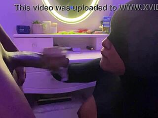 Ebony Girl Delivers Amazing Blowjob Action!