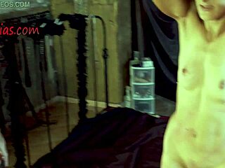 עיוורת ומכות קשות לכאב קיצוני עם עינויים