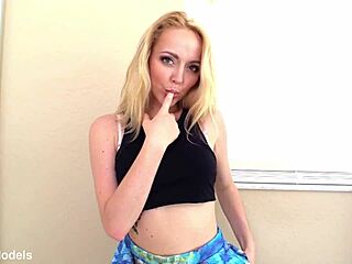 Así que Iris Rose acaba de tragarse una polla enorme en acción POV de deepthroat