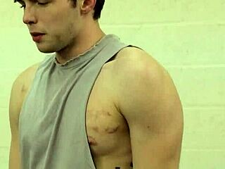 Markie More contro dominante Christian Bay in azione selvaggia