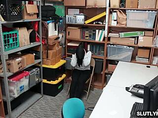 Ella Knox deepthroats huge cock like crazy