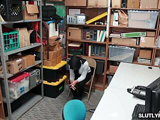 Ella Knox deepthroats huge cock like crazy