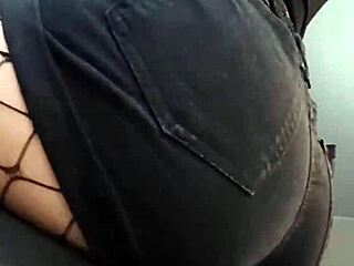 convenci a su cuñadita de follar que buenas nalgas tiene