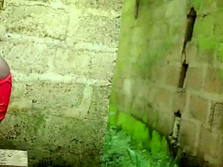 Zajebal sem, ko sem pofukal veliko teto na klopi zunaj