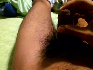 男同志激烈生撸管高潮