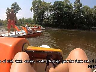 Muhteşem kız soyunup kocanın yanında oğlanı para için siker! 😲