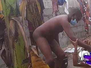 Afrikalı Amatörler Eğilmiş Vahşi Orman Sikişinde