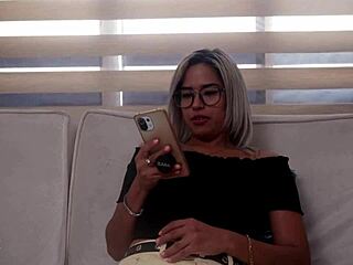 背着老公舔闺蜜湿光逼，狂野群P趴体