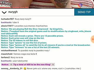 Chica Web Cam No Se Puede Sacar La Bola De Billar Del Culo