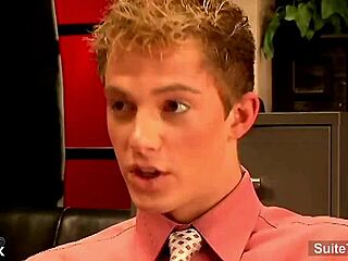 Gays fuck in threesome at work