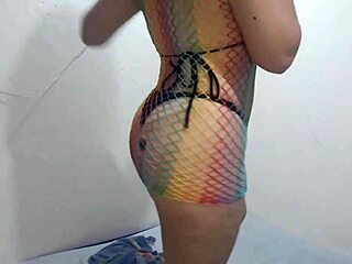 huge booty girlfriend doing 69 and facesitting. damn, her amateur ass is unreal!