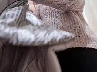 השתנות יפה, נפיחות וסטריפטיזים בחנויות ציבוריות ושירותים - אוסף