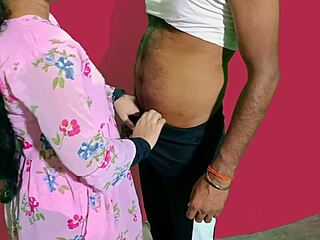 क्या तुम इस क्यूट 18 साल की देसी कॉलेज गर्ल की रोमांटिक पहली बार सेक्स हैंडल कर सकते हो?