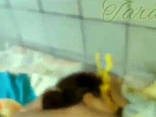 دفع القضيب في الكس الشعر للعاهرة، يؤدي إلى النشوة