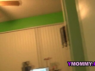 熟女骚逼被陌生人轮干群P