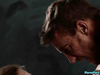 อาจารย์ Ryan McLane เย็ดนักเรียน Katie Kush ท่ามิชชันนารีบนโต๊ะ โคตรเสียว