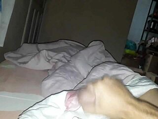 Gusta bartoo enjoys a solo session