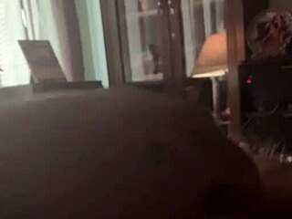 Vän suger min feta kuk i interracial blowjob