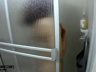 ¡Hermanita cachonda recibe creampie de su hermanastro en la ducha, no resisto su cuerpo flaco!