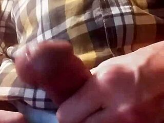 Bara drar fram kuken, vill du se mer nu?