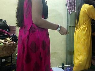 Ei, curve-se para o sexo roleplay selvagem de menage dessas meninas indianas!