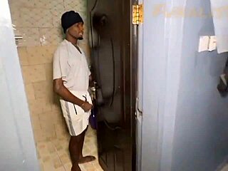 אלוהים, זיינתי בחשאי את החבר של הבת החורגת ביום האהבה