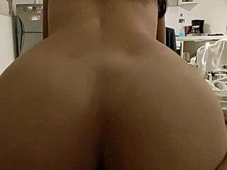 Cabalgando Sobre Un Morenito Hasta Correrme En Su Gran Polla