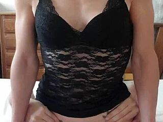 hot milf in lingerie gets oral 😘