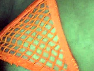 我用玩具玩奶子在摄像头前射精