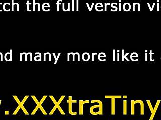 Pici 18+ tini 18+ 18+ager lenyeli a kézi munka és ujjak után.