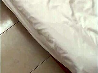 Venezolana screams while swallowing every drop of cum