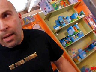 i saw gorgeous black babe double penetrated in store