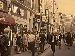 Vay! Eski ırklararası biseksüel üçlü çift penetrasyonla. Retro kıllı klasik!