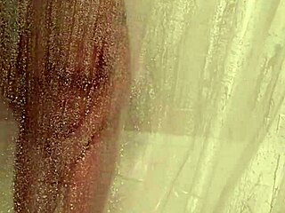 Mandeezy4u2 Gets Wet and Wild in Shower Play