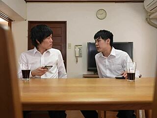 Freunds Mom Ayame Shiozaki spritzt wild in japanischer Betrugs-Szene. Unglaublich dieser Blowjob und Muschi-Action! 😍🔥