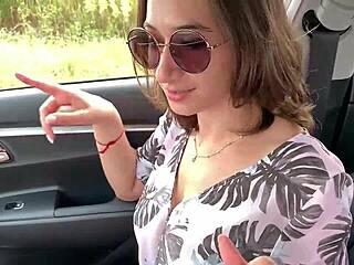 Milf vaihtaa kyydin löysään suihinottoon