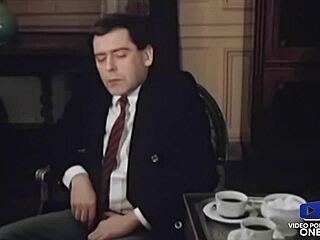 Fransız Klasik Güzeller Marianne ve Dominique Uşağı Baştan Çıkarıyor