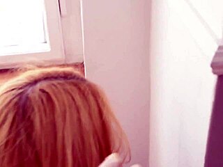 грудастая русская крошка фистит свою жопу по команде